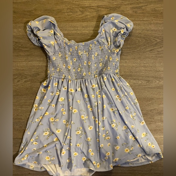 Maternity flower shirt - Picture 2 of 3